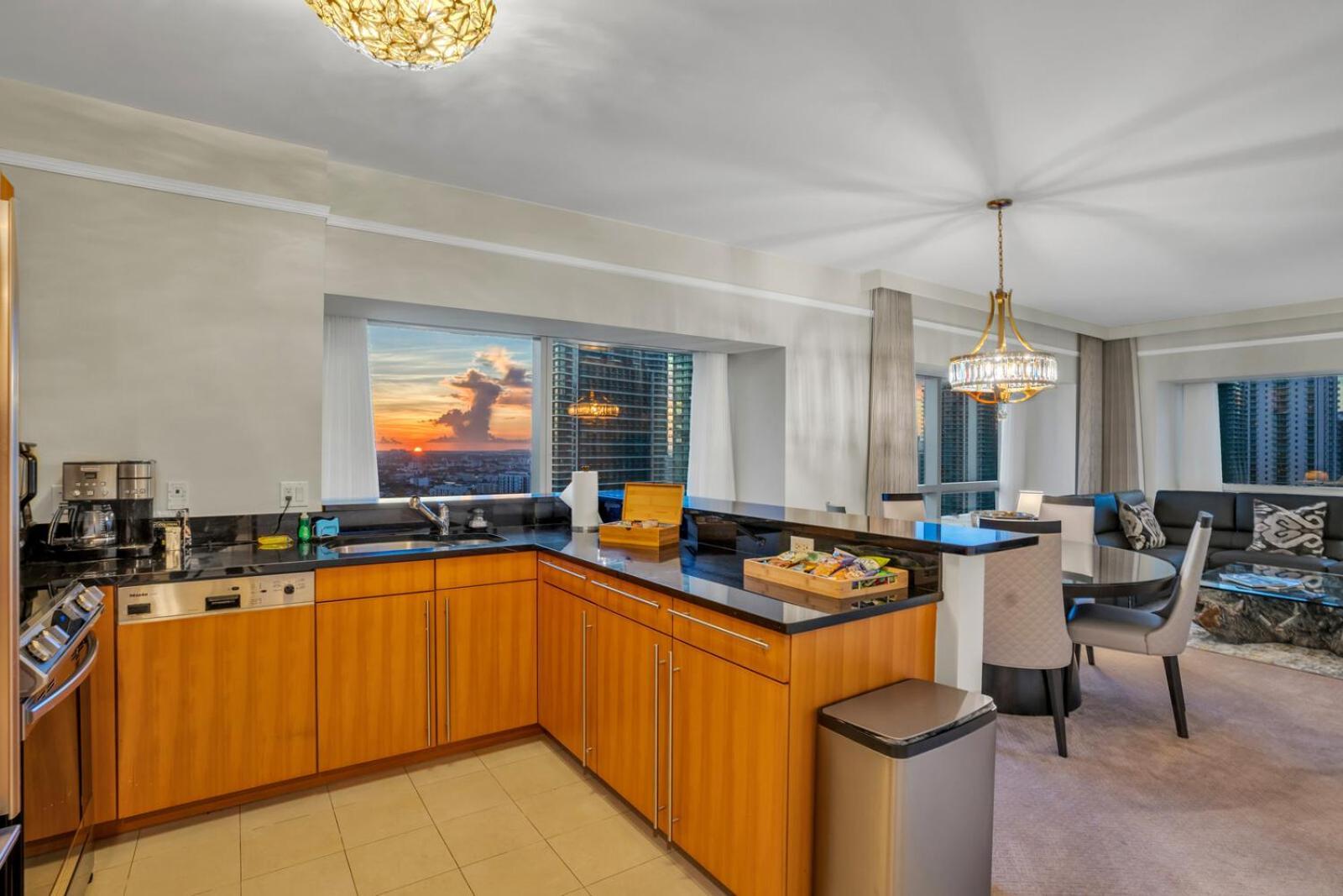 2 Bedroom Or King Studio Suites Four Seasons Hotel Miami Free Wi-Fi & Free Parking 客房 照片